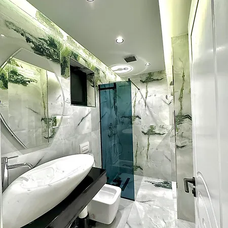 Boutique Empire Of Martin 4*